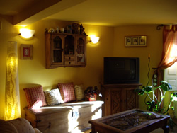 View of living room 2